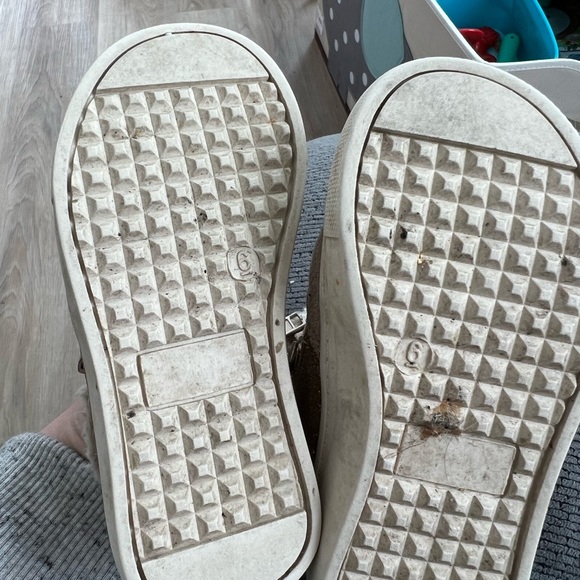 Toddler size 6 shoes - Picture 3 of 3